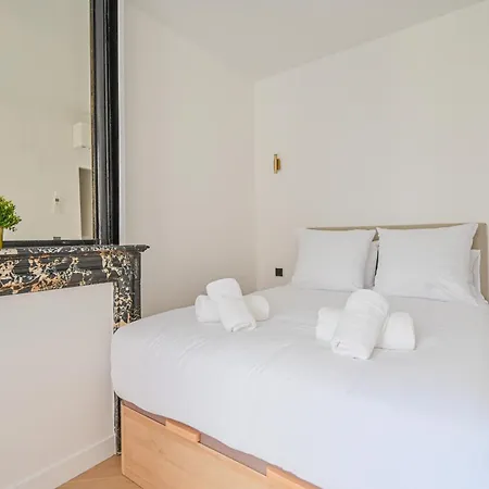 Sumptuous & Serene Parisian Flat Exterior photo
