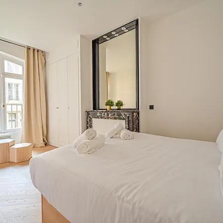 Sumptuous & Serene Parisian Flat Exterior photo